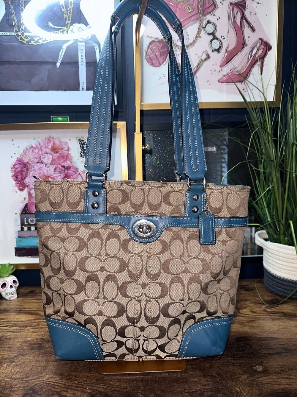 2009 Coach Hampton Signature Tote
